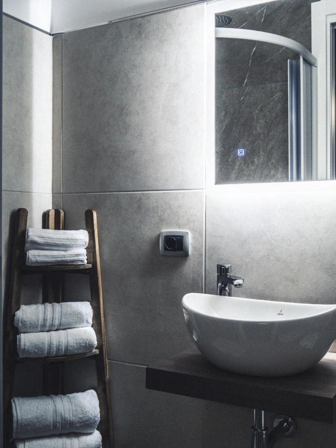 Casina Al Duomo Apartment Наполи Екстериор снимка