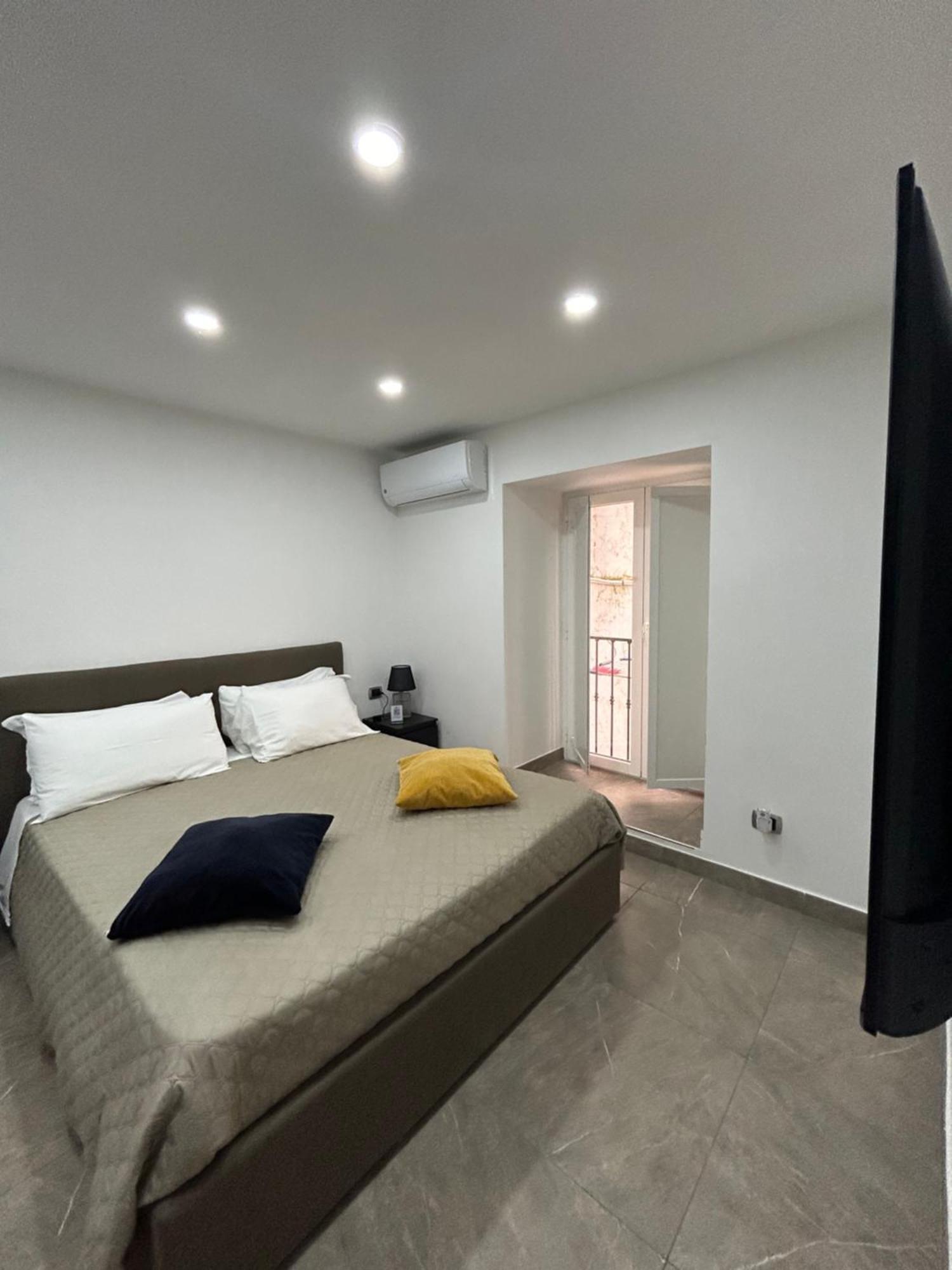 Casina Al Duomo Apartment Наполи Екстериор снимка