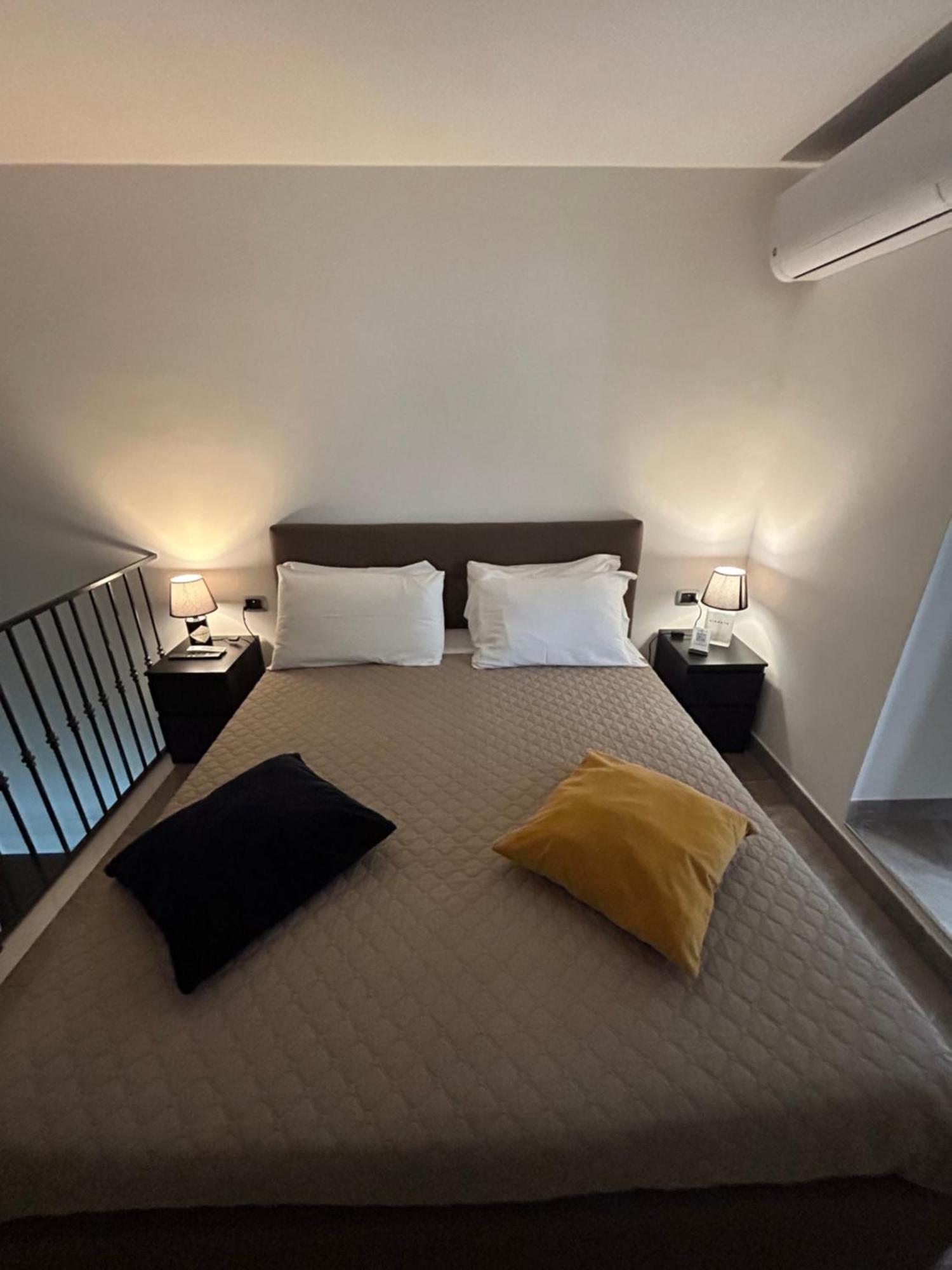 Casina Al Duomo Apartment Наполи Екстериор снимка